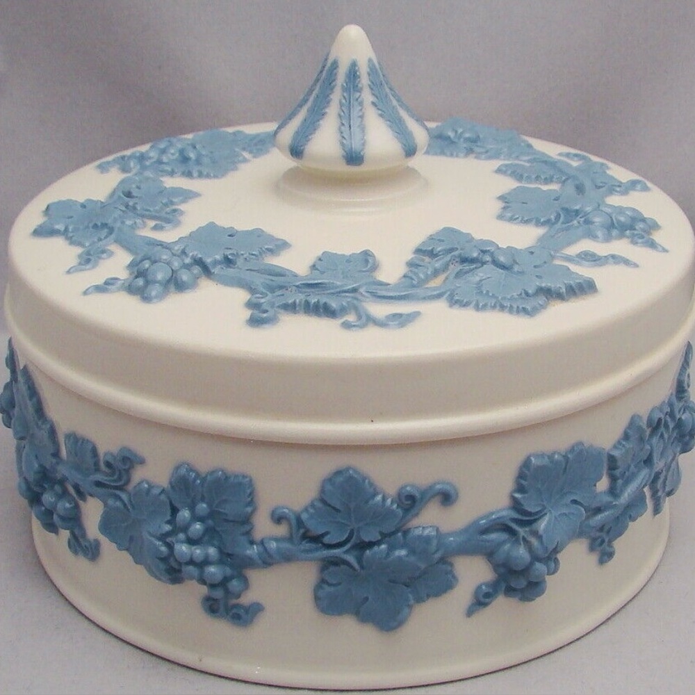 Vintage Wedgwood  Queensware Lavender( Blue) Candy Dish W/ Lid 🇬🇧